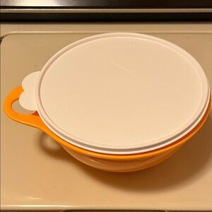 Tupperware Orange Thatsa Bowl with White Lid 12 cups New
